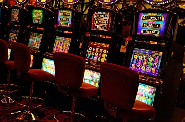 pusaka account dashboard showing balance, deposit options, and no-commission baccarat table lobby